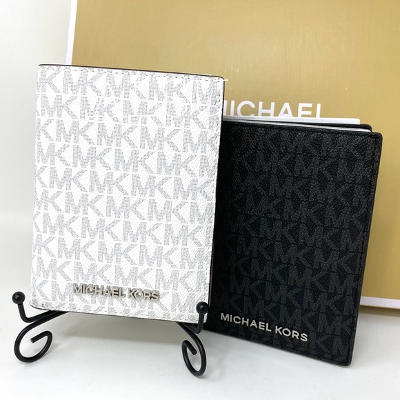 Michael Kors MD Passport Case Leather Black Logo - Picture 2 of 6